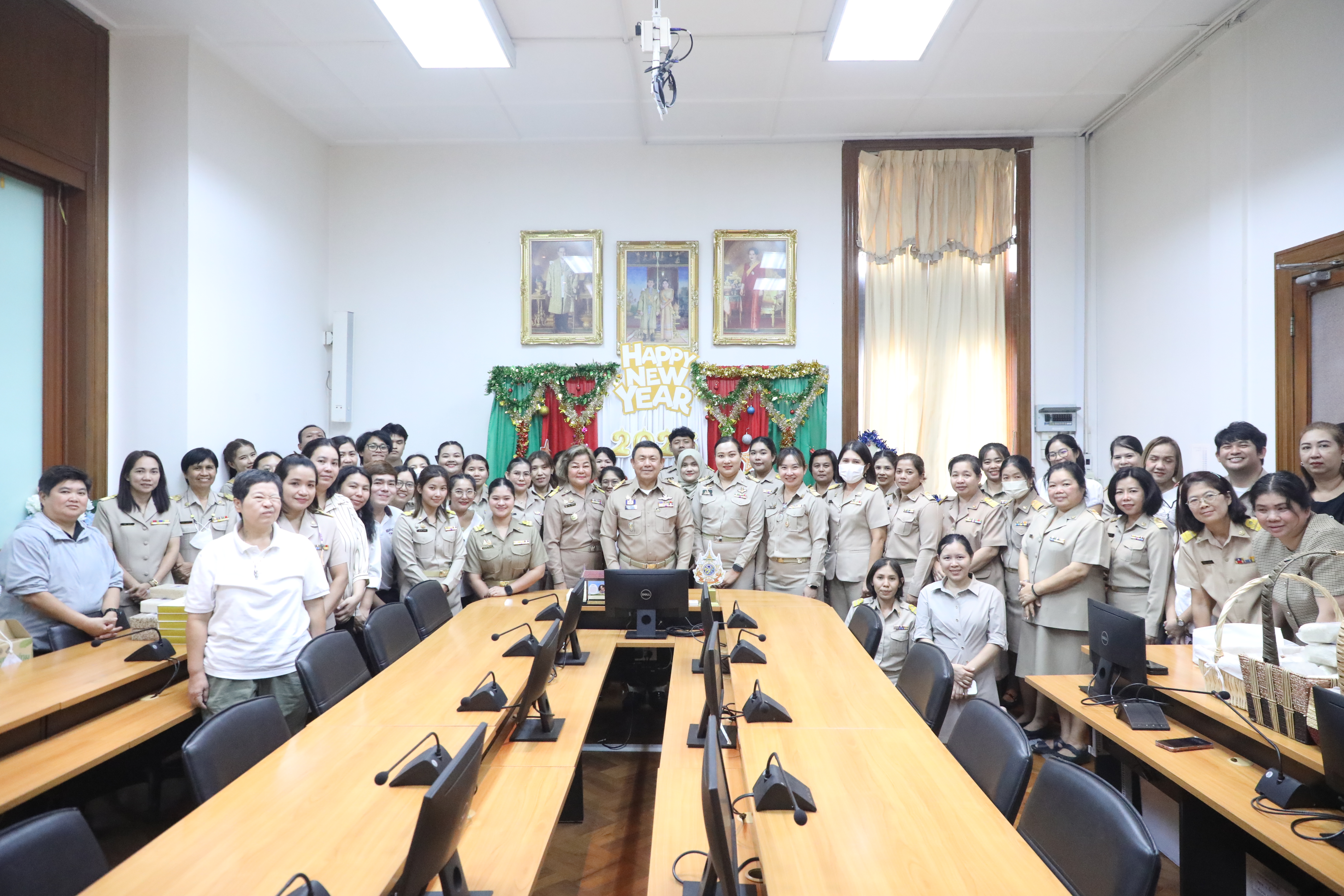 title - ส.ป.ก. ร่วมกัน สวัสดีปีใหม่ ผู้บริหารสำนักงานการปฏิรูปที่ดินเพื่อเกษตรกรรม พร้อมรับพรต้อนรับปีใหม่ 2569